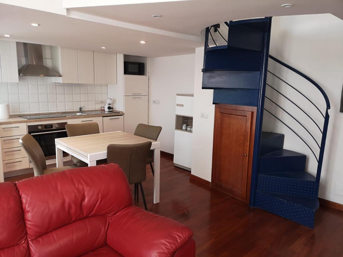 Marina Apartment City Centre Cagliari Bagian luar foto