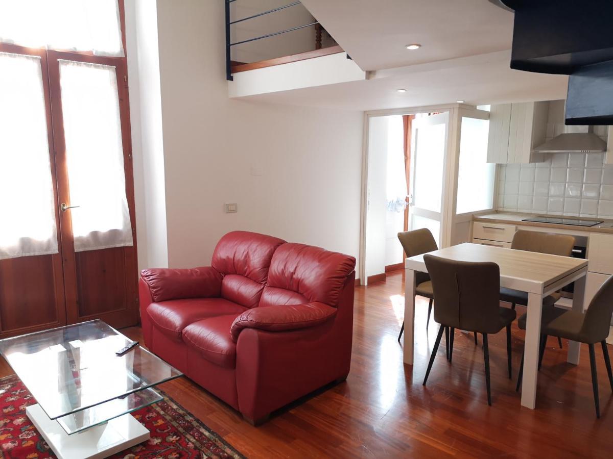 Marina Apartment City Centre Cagliari Bagian luar foto