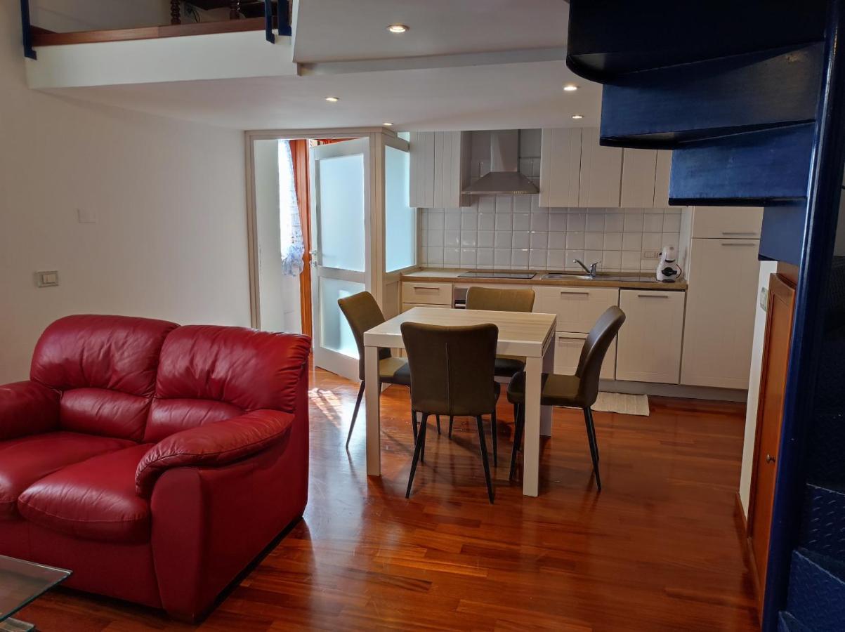 Marina Apartment City Centre Cagliari Bagian luar foto