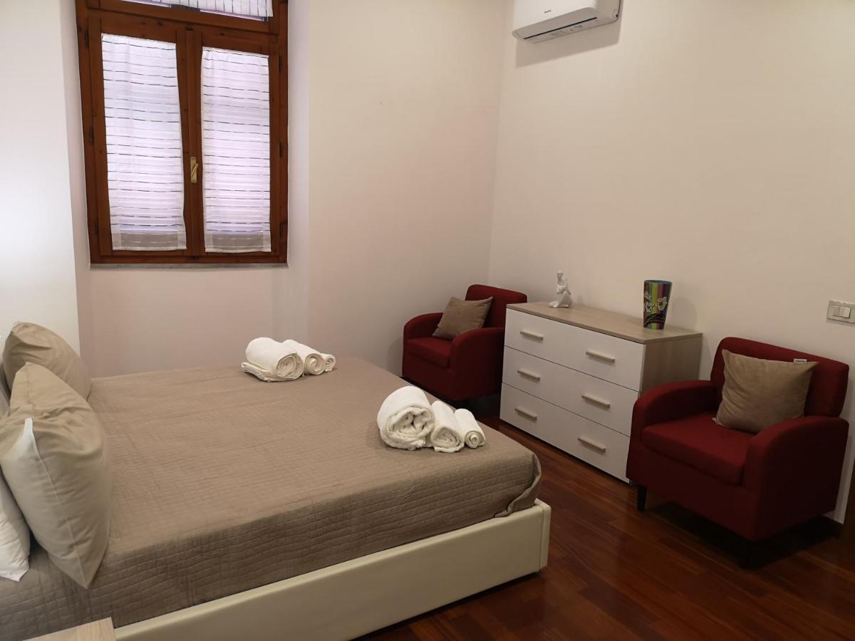 Marina Apartment City Centre Cagliari Bagian luar foto