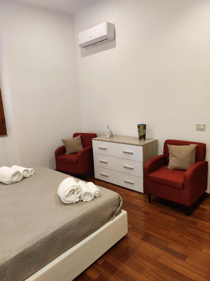 Marina Apartment City Centre Cagliari Bagian luar foto